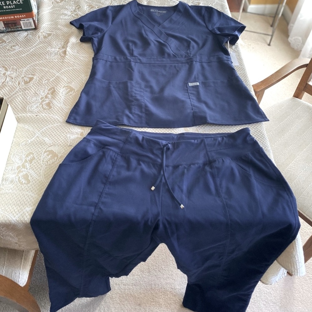 Grey’s Anatomy scrubs set! Like new, only worn twice! Navy blue, size large!